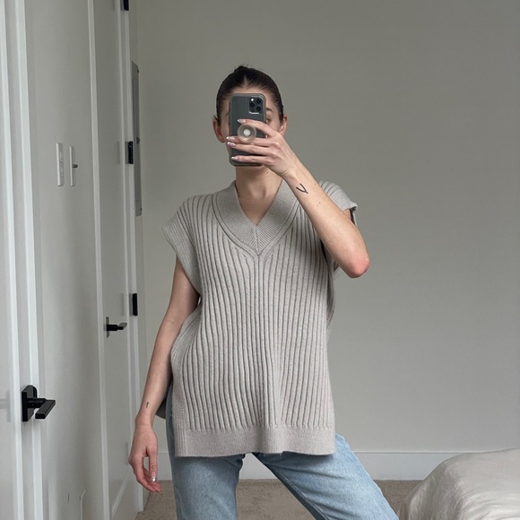 H&M Sweaters - H&M - Oversized Knit Vest